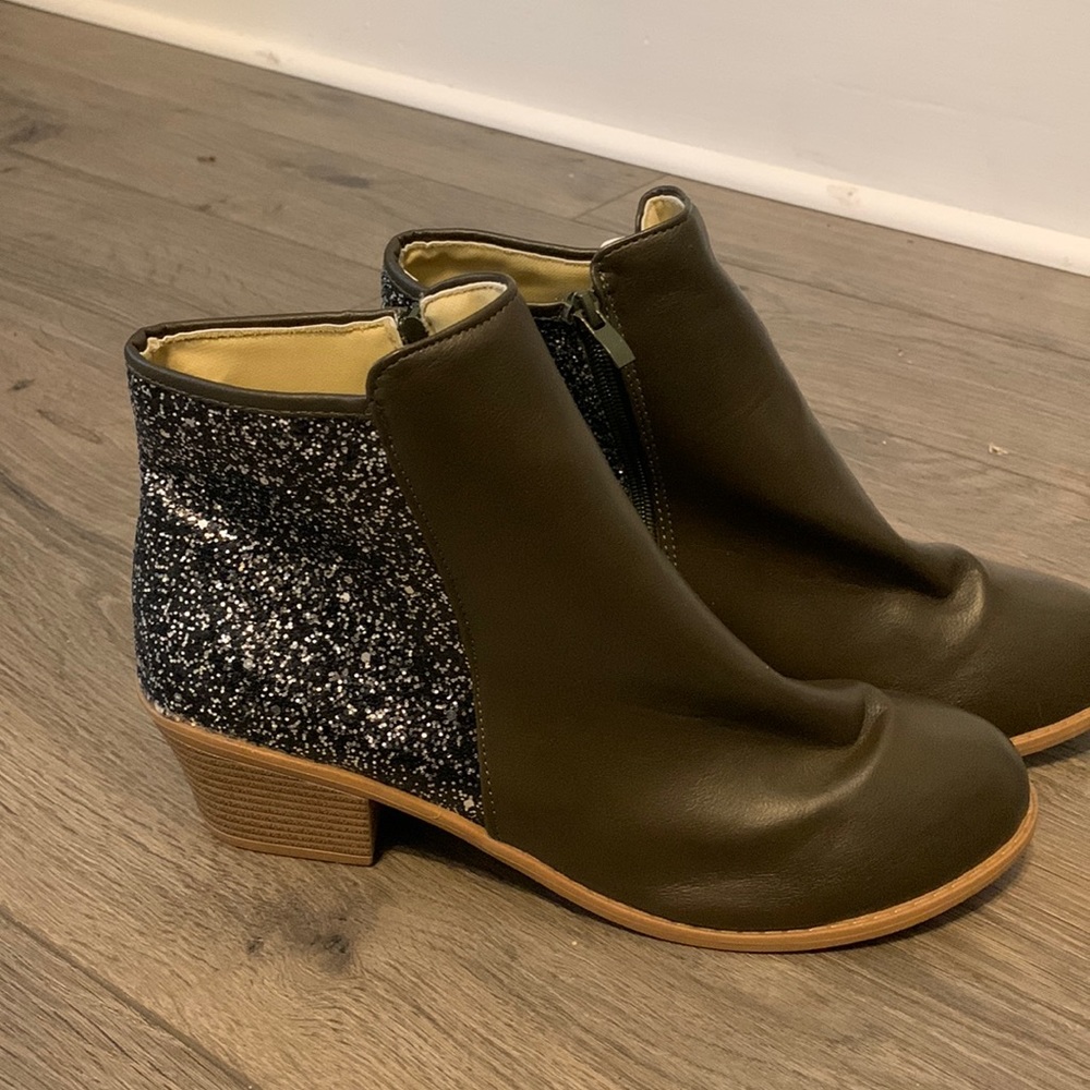 Green sparkle boots
